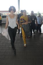 Kangana Ranaut snapped at airport on 27th March 2016
